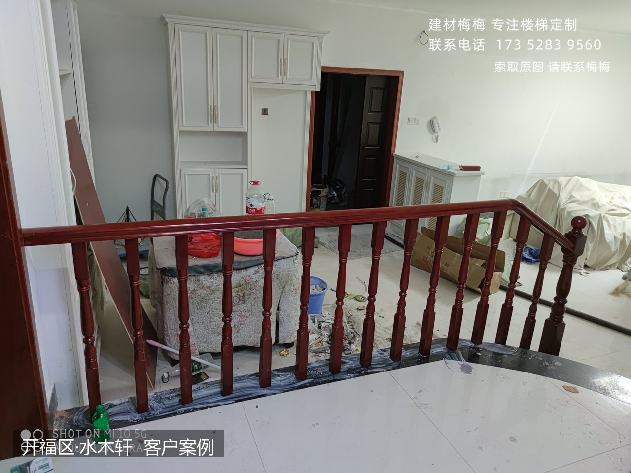 红棕色弧形实木楼梯扶手 楼梯扶手安装