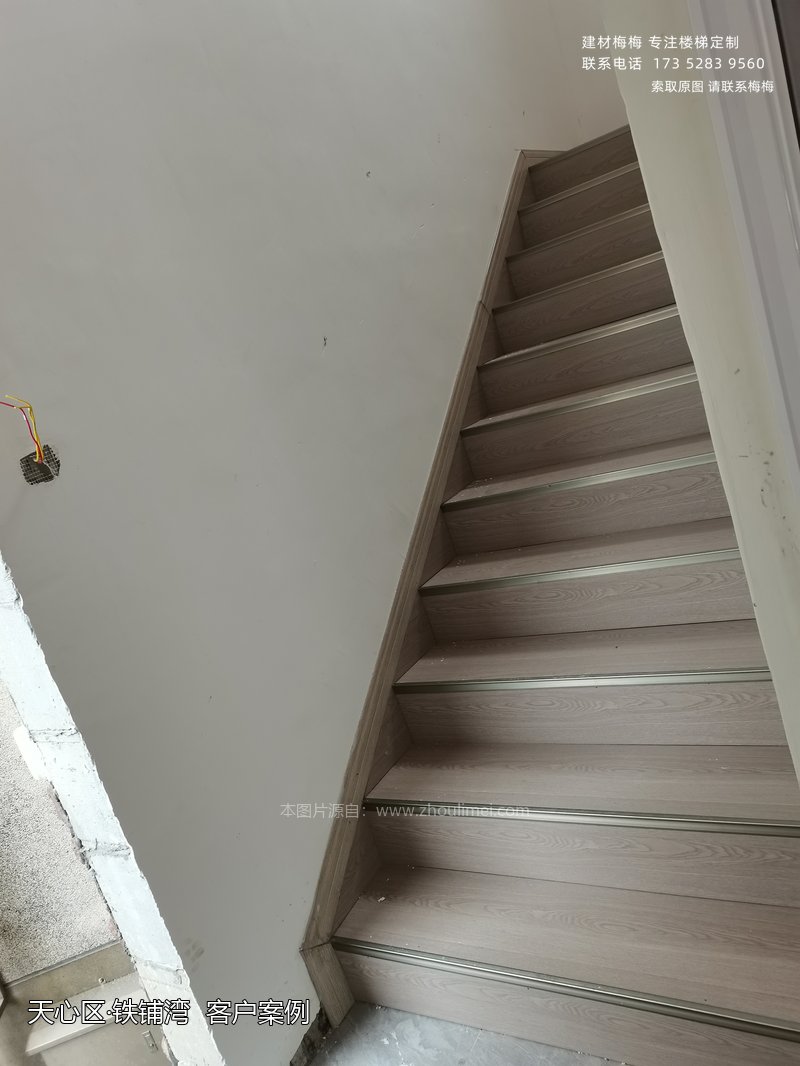 长沙天心区铁铺湾民房立柱夹玻璃楼梯扶手安装完工实拍案例