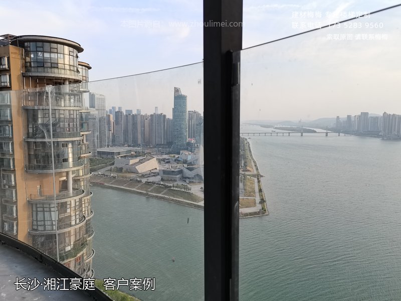复式公寓楼梯