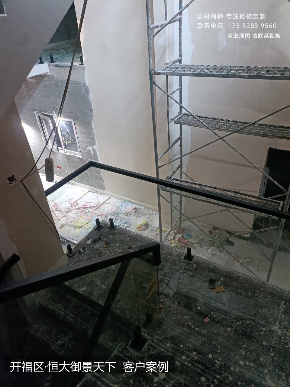 立柱夹玻璃楼梯扶手 复式公寓楼梯