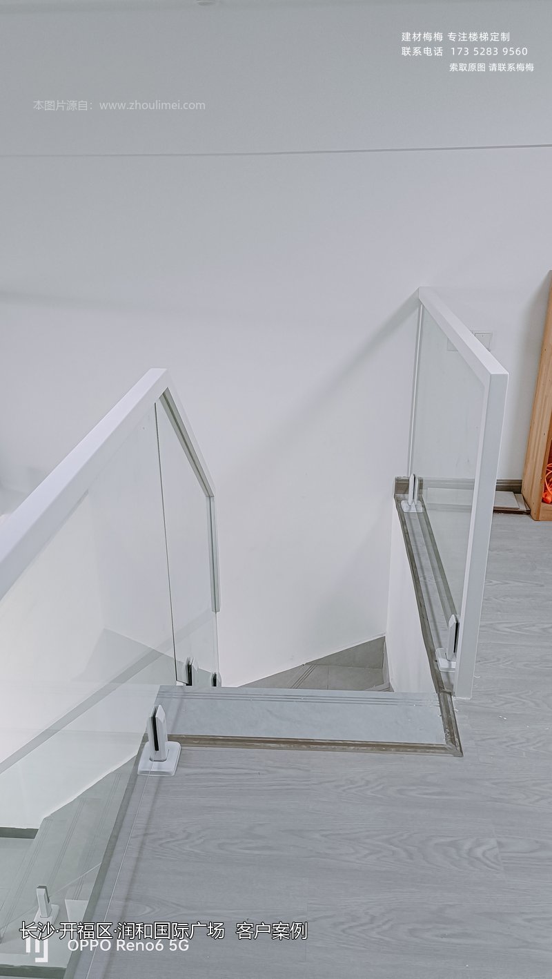 立柱夹玻璃楼梯扶手 loft复式