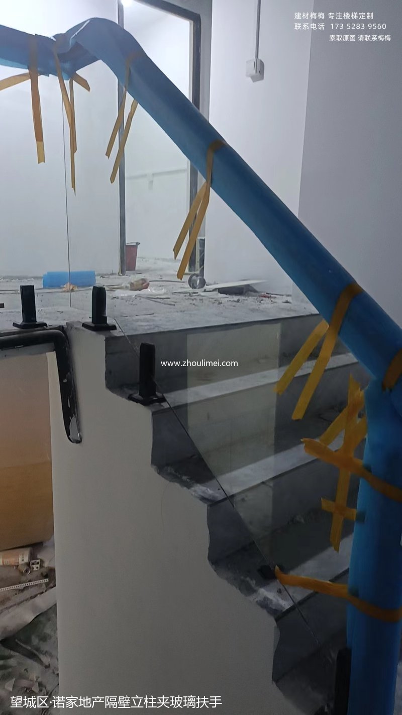 诺家地产隔壁立柱夹玻