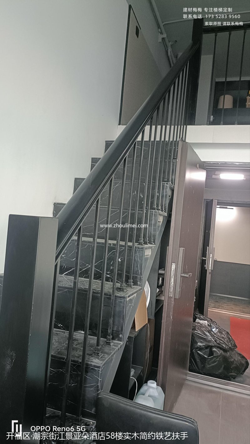 实木简约铁艺扶手安装效果-开福区潮宗街亚朵酒店客户案例