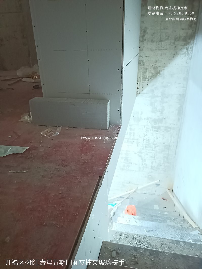 湘江壹号五期门面立柱