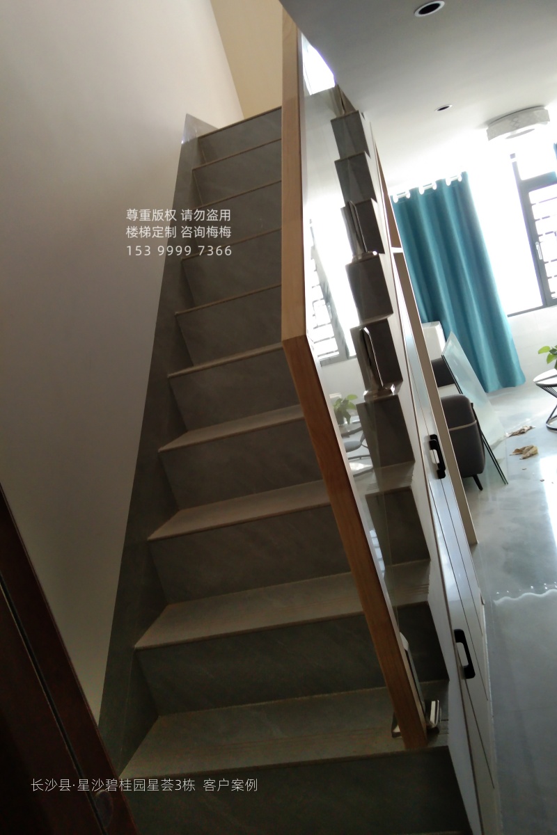 复式公寓楼梯扶手