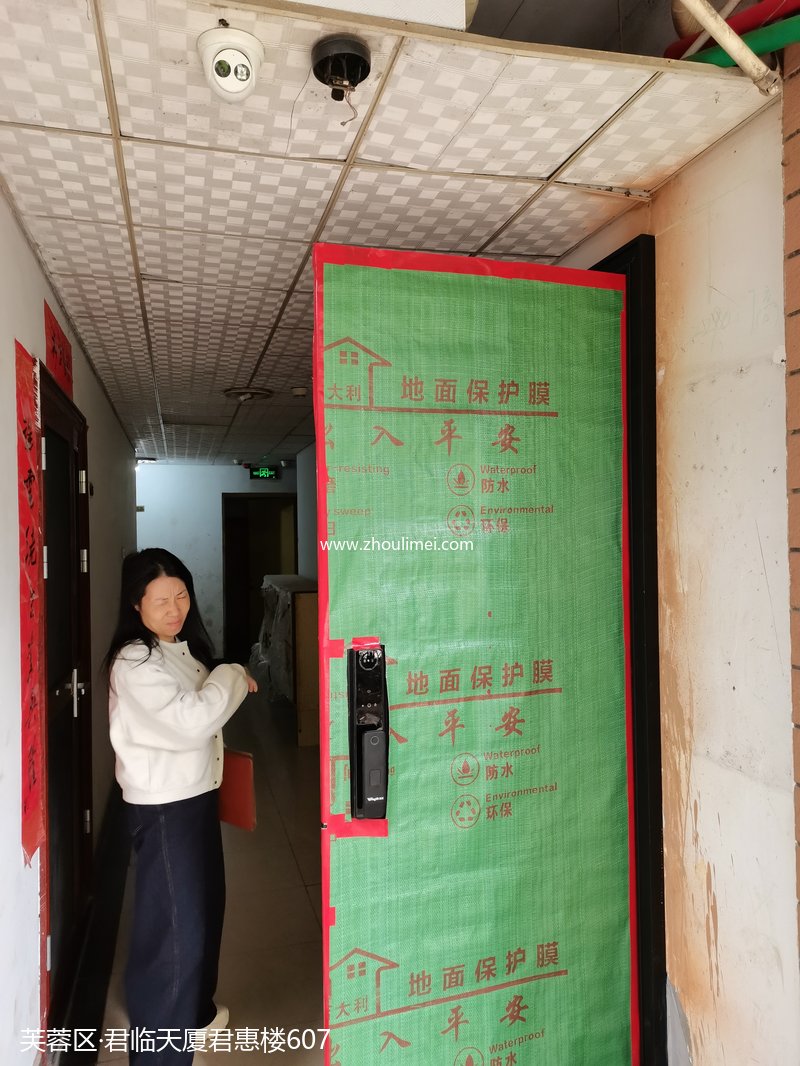 原木色扶手白色立柱夹